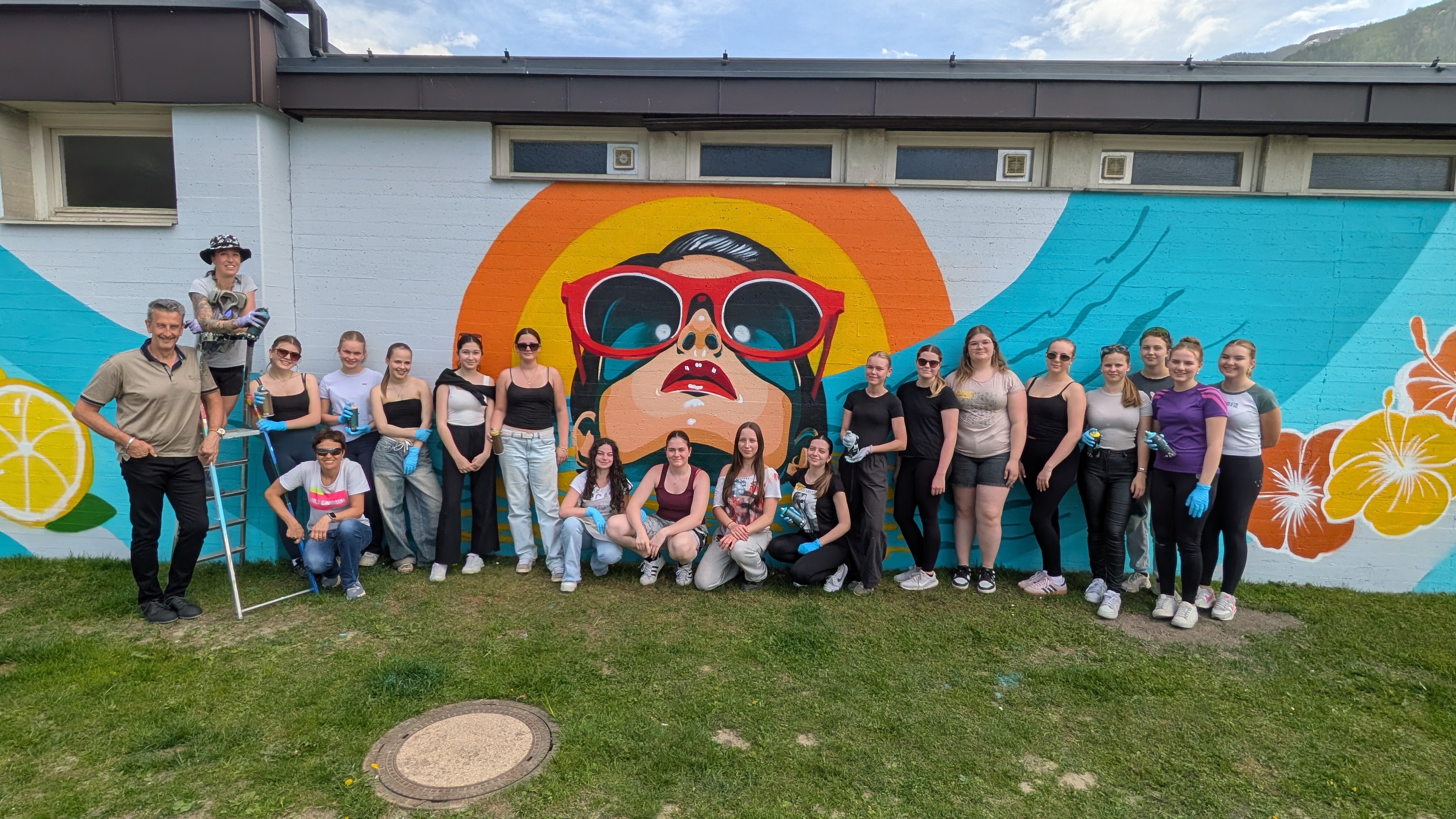 Graffitiprojekt „Schwimmbad Schwarzach“: Die grauen Mauern gehören ab sofort der Vergangenheit an